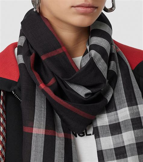 matches burberry scarf|Burberry check wool scarf.